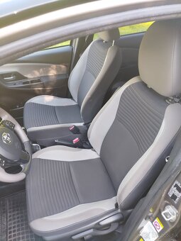 Toyota Yaris - 10