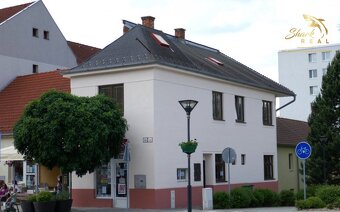 Dom na námestí. Bývanie a podnikanie v jednom. - 10