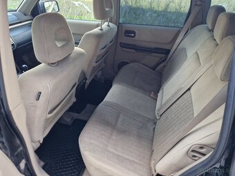 Nissan X-Trail 2.2 dCi - 10