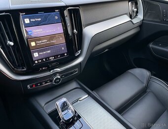 Volvo XC60 2.0 B4D mHEV AWD PLUS DARK PANORAMA HARMAN/KARDON - 10