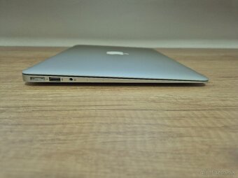 MacBook Air (13-inch, 2017) /intel Core i5/8GB RAM/128GB SSD - 10