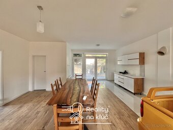 Na prenájom novostavba 3-izbový rodinný dom s bazénom a záhr - 10