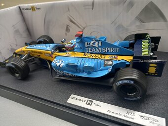 VÝMĚNA / PRODEJ F1 RENAULT R25 2005 ALONSO HOTWHEELS 1:18 - 10