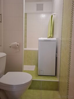 Predám slnečný 3-izbový byt s 2 loggiami - 10