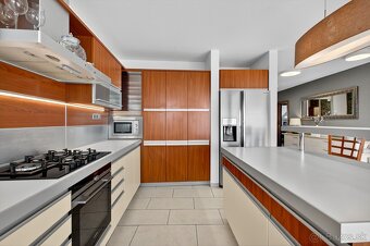 NA PREDAJ EXKLUZÍVNY 4-IZBOVÝ BYT S VÝHĽADOM NA RAKÚSKO - 10