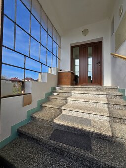 Holíč: Na predaj 4-izbový rodinný dom s 3 garážami - 10