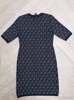NOVE Guess a DKNY monogram logovane zimne saty - 10