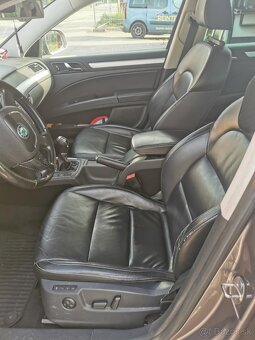 ŠKODA Superb Combi 1.6 TDI Comfort GreenLine - 10