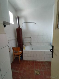 PREDAJ: Starší vidiecky dom s veľkým pozemkom a vínnou pivni - 10