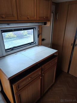 Obytny prives Hobby 430 - predstan, max 1000 kg - 10