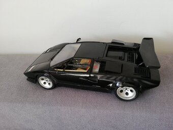 1:18 Lamborghini Conutach Bburago - 10