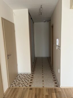 3. izbovy nadštandardný byt v Komárne-Jazzy Garden - 10