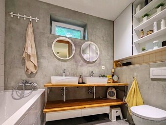 Kompletne zariadený moderný 4 izbový rodinný dom - 10