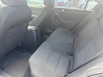 Volkswagen Jetta 1.6 TDI Comfortline DSG - 10