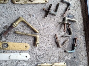 Mosadzné kľučky na okná a dvere - 10