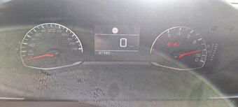 Peugeot 208 Pure Tech - 10