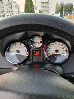 Predám Peugeot 207 Outdoor 1.6i VTi 16V benzín 88kw - 10