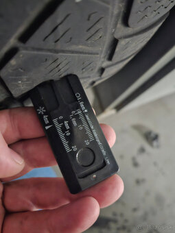 zimná sada 215/60 R16 99H na plechoch aj s puklicami VW - 10