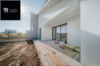 MOŽNOSŤ VIDIEŤ  - Novostavba 4-izbového RD obec Červeník, ok - 10