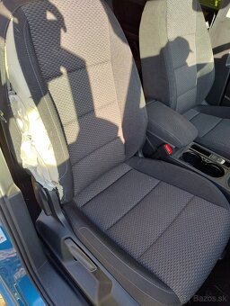 VW Touran 1.5 TSI havarovaný - 10
