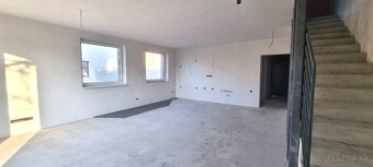 PRÁVE SKOLAUDOVANÝ 5i. RD 118m2 + ZÁHRADA + 2x PARKING / BA. - 10