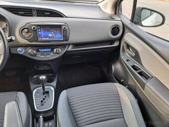 Toyota Yaris Hybrid - 10