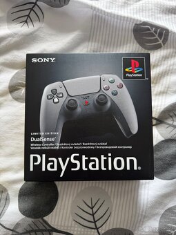 Ovládače na PS5 limited edition - 10
