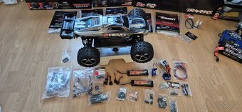 Traxxas Revo Summit XRT - 10