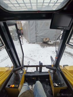 UNC 060 - Smykový nakladač - Brno - 10