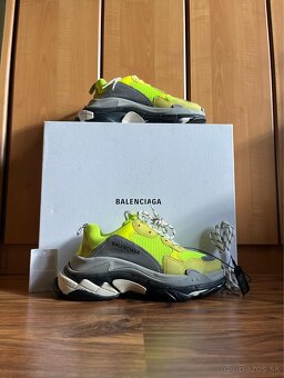 Balenciaga - 10