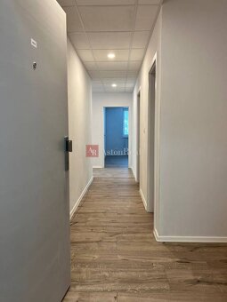 Obchodno-kancel. priestor / byt s predzáhradkou a VIP parkov - 10