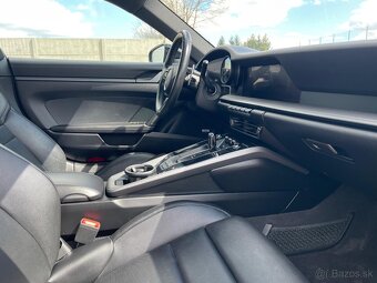 Porsche 911 Carrera 4 - 10