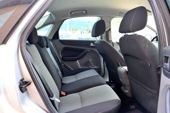 Ford Focus 1.6 16V Duratec Classic X - 10