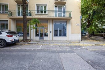 NA  PREDAJ: Reprezentatívny komerčný priestor pod hlavnou st - 10