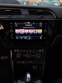Volkswagen Touran 2.0TDi DSG Highline 7MIESTNY Ťažné - 10