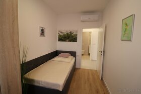 Vodice(HR)– Komplet zariadený 3 izbový apartmán v novostavbe - 10