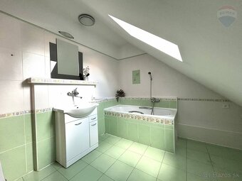 Na predaj: Priestranný rodinný dom s dvoma bytovými jednotka - 10