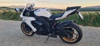 Kawasaki ZX10R - 10
