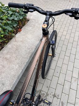 Trekingovy bicykel Kellys Cliff 90 28” 19 Rám - 10