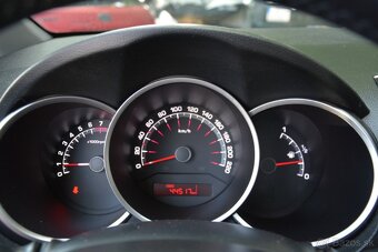 KIA Venga 1.4 CVVT, SR voz, TOP stav, Gold - 10