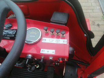 Čelní nakladač elektrický 4x4 vytápěná kabina - 10