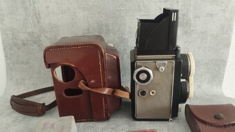 Starý fotoaparat Flexaret s příslušenstvím - 10