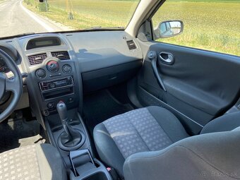 RENAULT MEGANE 1.4i 16V - 10