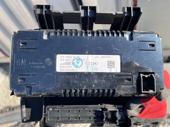 Opel Astra J 09-15 diely interiéru radio,packy,panel,vypínac - 10