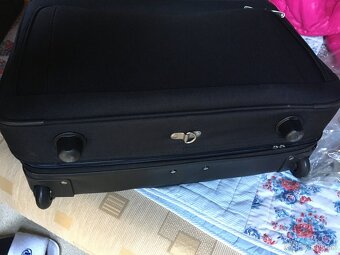 Predam lacno_ kufor cierny, pouzivany- za 7 Eur znackovy - 10