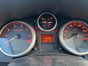 Peugeot 207 - 10