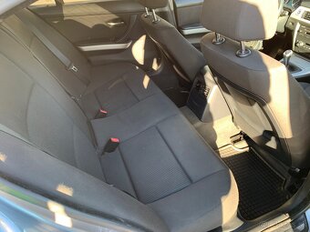 BMW E90 318d - 10