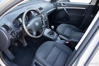 Škoda Octavia Combi 1.6 Elegance - 10