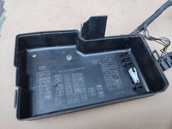 MAZDA Fusebox Poistková skrinka s káblovým zväzkom - 10