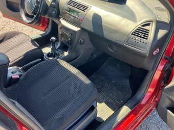 Citroën C4 rok 2007 - 10